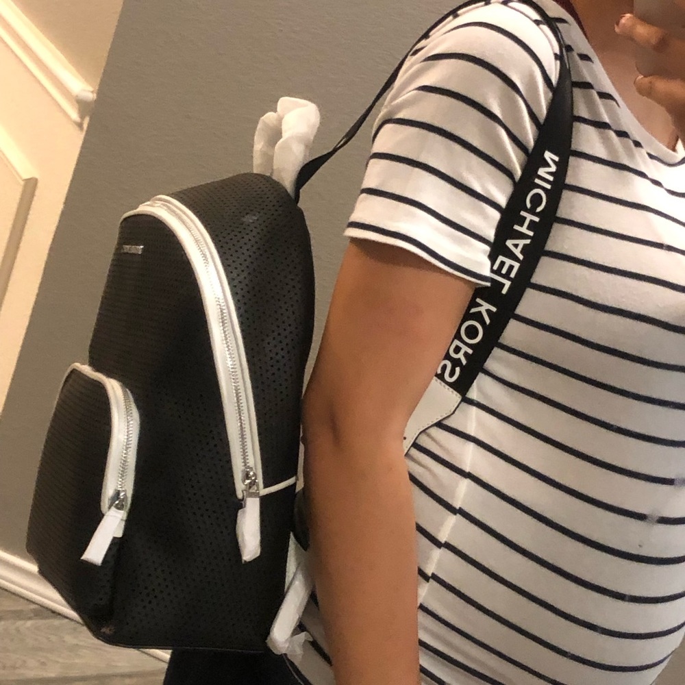 New medium Backpack only  😍 - Picture 2 of 5